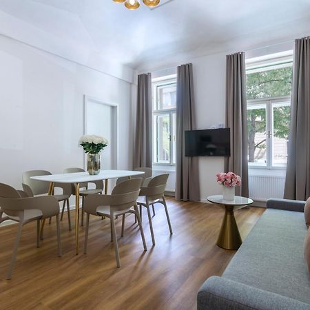 Encore Boutique Residence By Dwellfort Прага Екстериор снимка