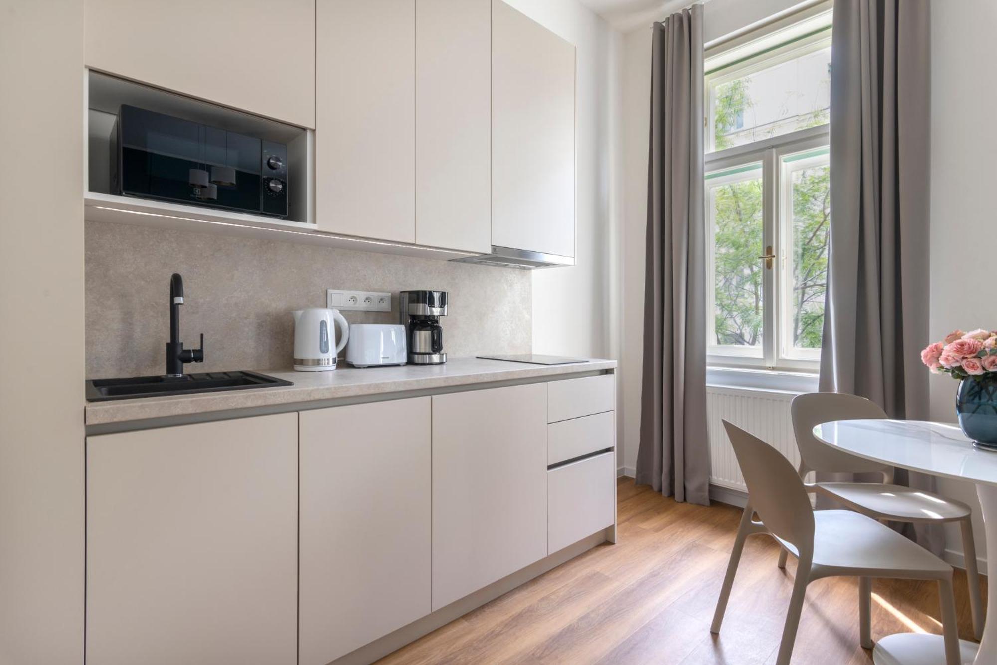 Encore Boutique Residence By Dwellfort Прага Екстериор снимка