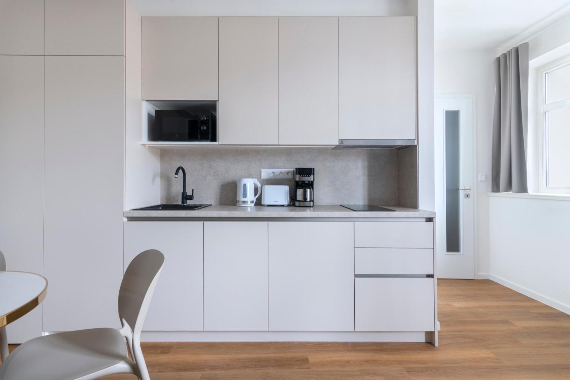 Encore Boutique Residence By Dwellfort Прага Екстериор снимка