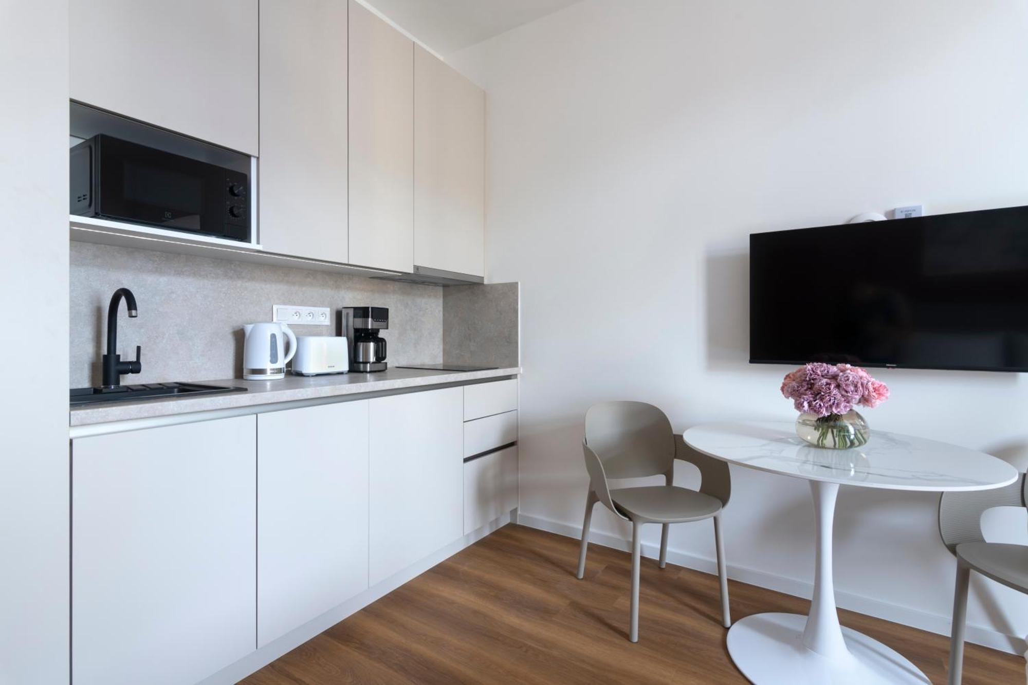 Encore Boutique Residence By Dwellfort Прага Екстериор снимка